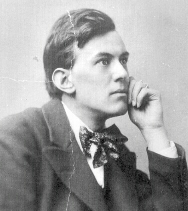 young-aleister-crowley